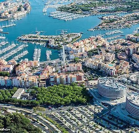 Botel Voilier au Cap D'agde *